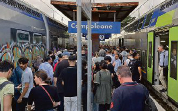 Trasporto ferroviario, il comitato dei pendolari: "Disagi e danni, la Regione garantisca il contratto"