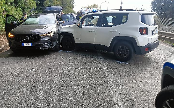Impatto tra una Jeep e una Volvo nel tratto della consolare tra Itri e Formia: due feriti
