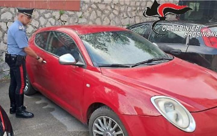 Ruba una Panda e poi rapina una donna dell'Alfa Mito