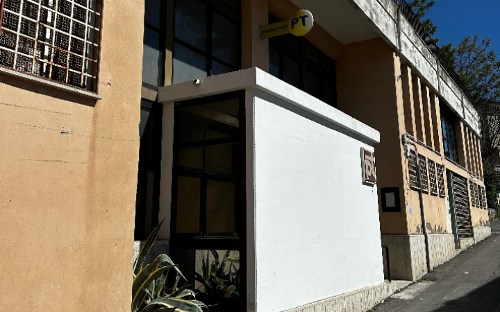 Raccolta firme per l&rsquo;ufficio postale chiuso