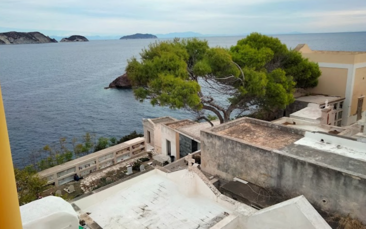 Ponza, cimitero saturo: scatta l&rsquo;estumulazione per fare spazio alle nuove sepolture