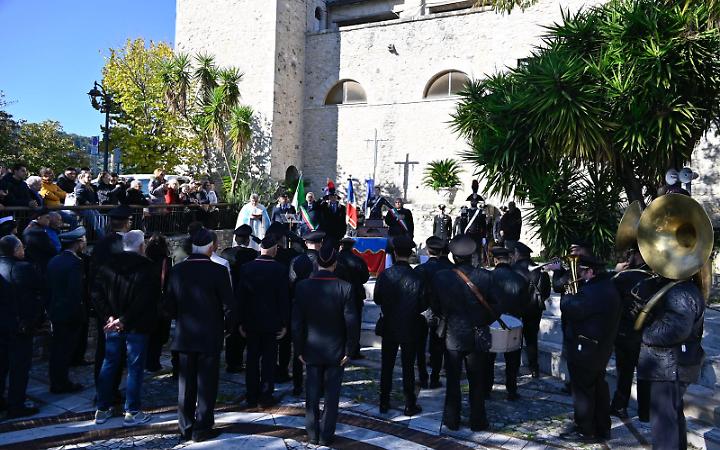 Castelforte, l&rsquo;ANC dona alla chiesa di San Giovanni Battista una statua di Salvo D&rsquo;Acquisto