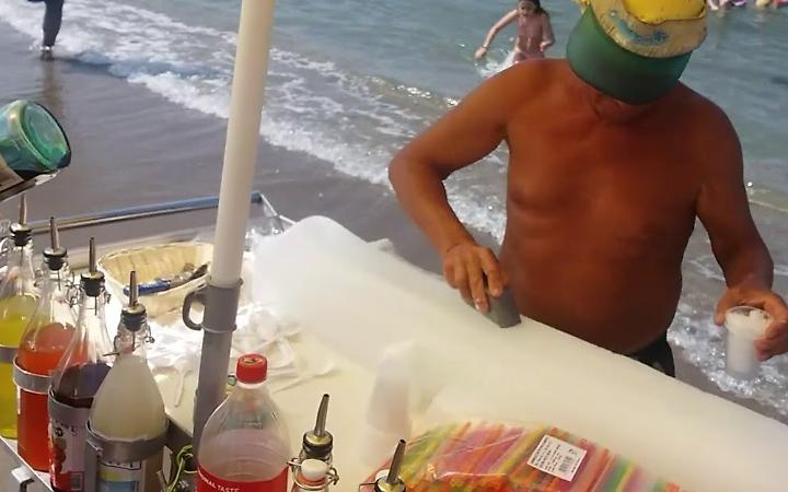 Estorsione per le grattachecche sulla spiaggia di Sperlonga