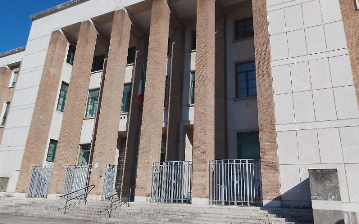 Maltrattamenti e violenza, la vittima tentenna in aula