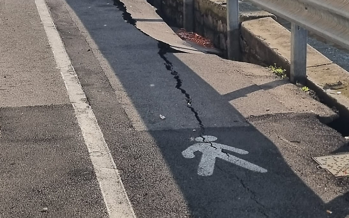 Si allargano le crepe sul Lungolinea Pio VI, l'argine &egrave; a rischio crollo