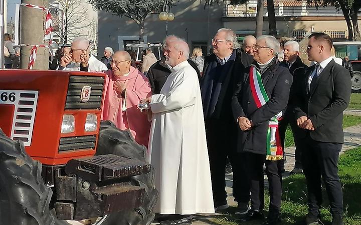 Festa del Ringraziamento a Borgo Vodice, benedetti 200 trattori
