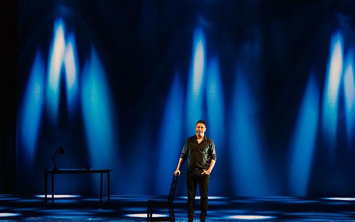 Pubblico in piedi per Pablo Trincia: "L'uomo sbagliato" conquista Latina