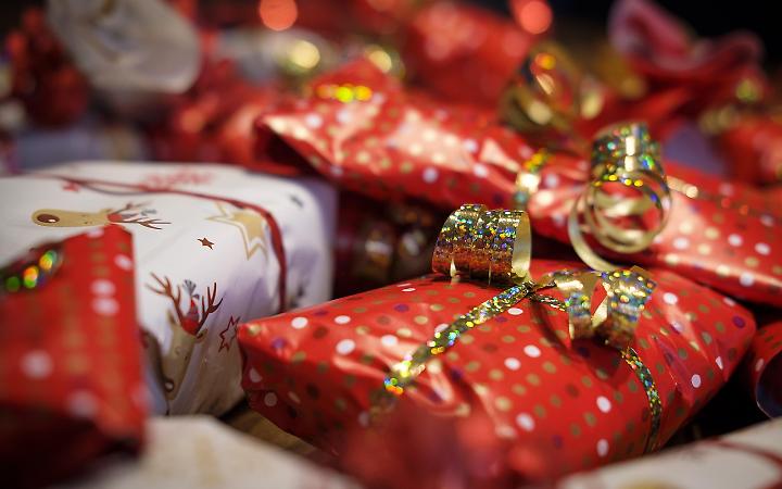 Natale 2025, italiani puntuali: il picco degli acquisti online &egrave; a inizio dicembre