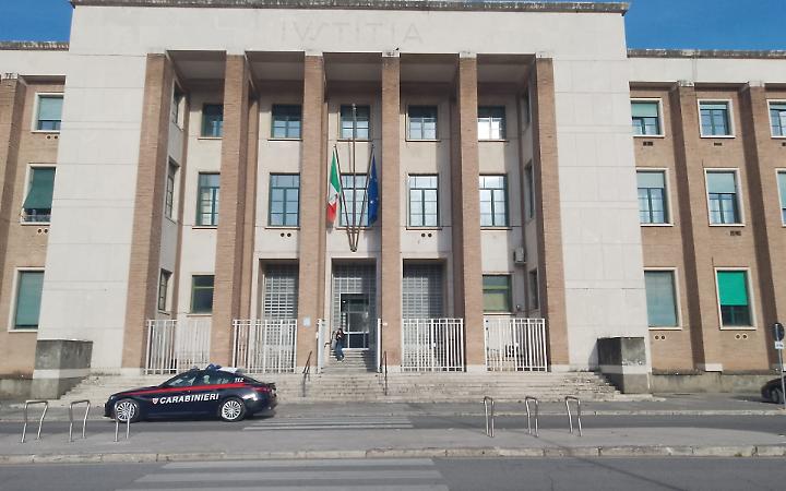 Picchiano un carabiniere sul bus, condanna a dieci mesi