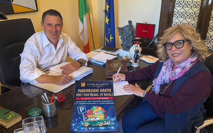 Shopping di Natale, il Comune rimborsa il parcheggio a chi compra nei negozi di Gaeta