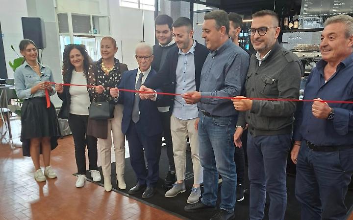 Natale a Fondi, orari prolungati e musica al mercato coperto di via Gioberti