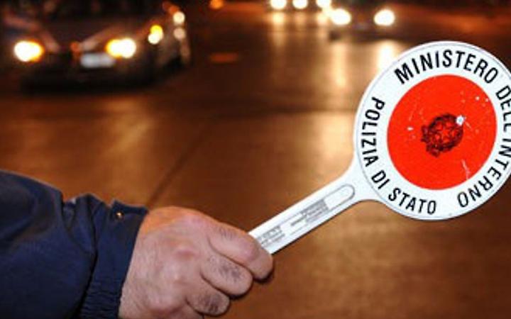 Aprilia, fugge all&rsquo;alt sulla Pontina: denunciato dalla Polizia