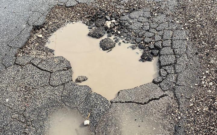 Buche pericolose a Selciatella: il Comitato chiede interventi urgenti