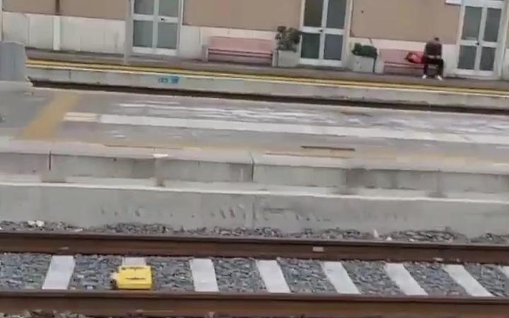 Disagi treni Roma-Velletri: binari allagati a Ciampino, linea sospesa