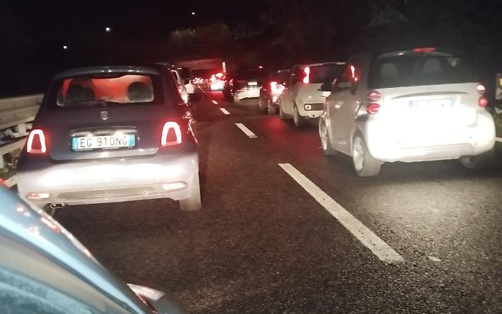 Maxi tamponamento sulla Variante Appia, traffico bloccato per due ore