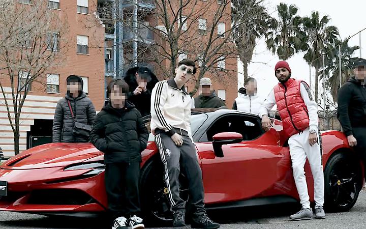 VipMotors, pubblicit&agrave; sui social per le supercar col video rap girato con i Di Silvio