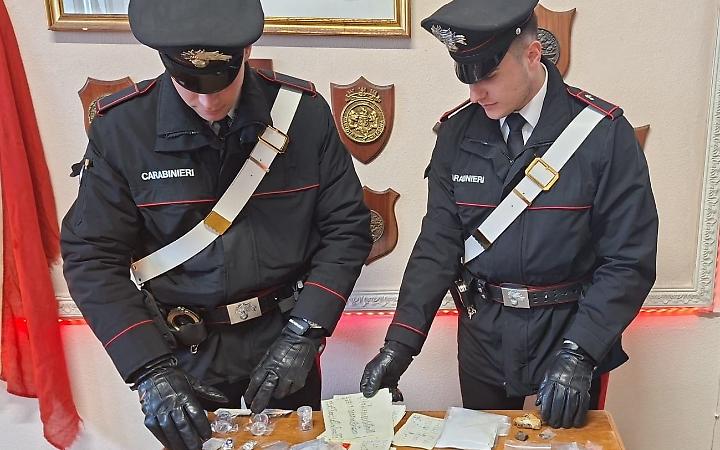Droga e armi in casa, arrestata una ragazza di 25 anni di Ardea