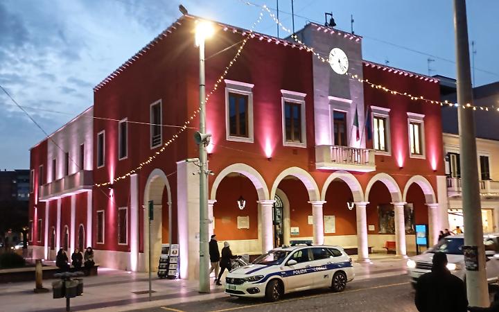 L'ex palazzo comunale di Cisterna si illumina di nuova luce