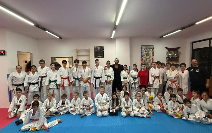 Il campione olimpico Luigi Bus&agrave; in visita ai giovani karateka dell&rsquo;Academy Pisanti di Latina
