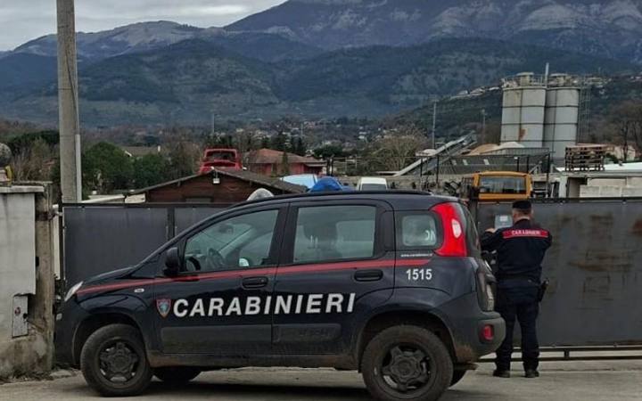 Sezze, sequestrato centro demolizioni auto per gestione illecita di rifiuti