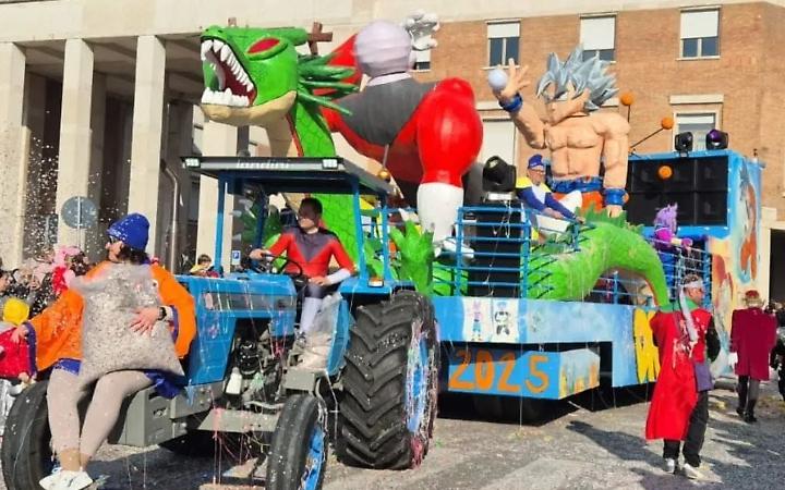 Il Carnevale Pontino 2026 accende la provincia: un viaggio di colori, musica e tradizione