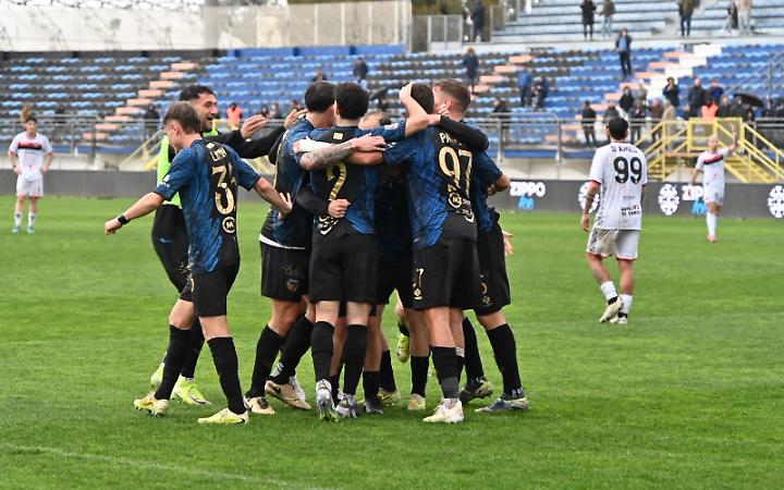 Il Latina non si ferma pi&ugrave;: secco 2-0 al Foggia