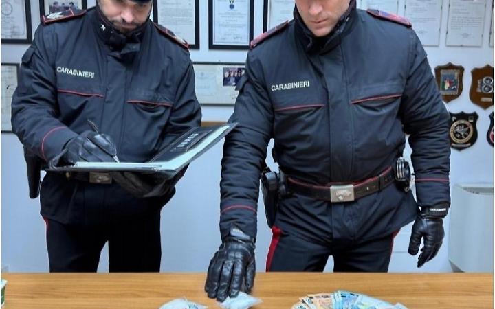 Roccasecca, 27enne arrestato per spaccio: sequestrati cocaina e contanti