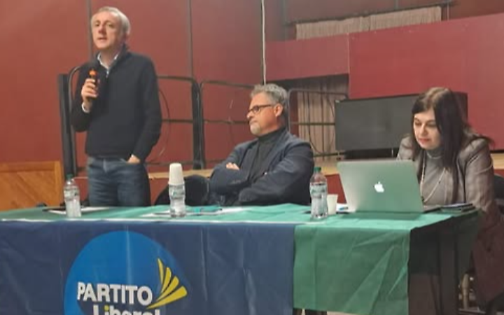 Entrano in scena i liberaldemocratici e scelgono Vincenzo Coccia