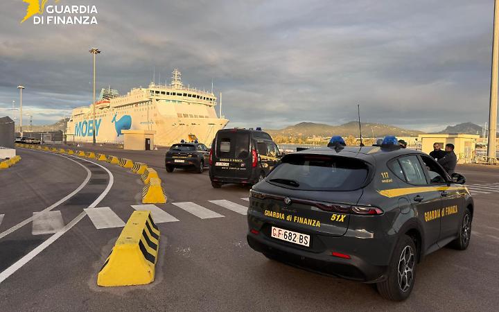 Sbarca a Olbia con 23 chili di cocaina: arrestato un 30enne della provincia di Latina
