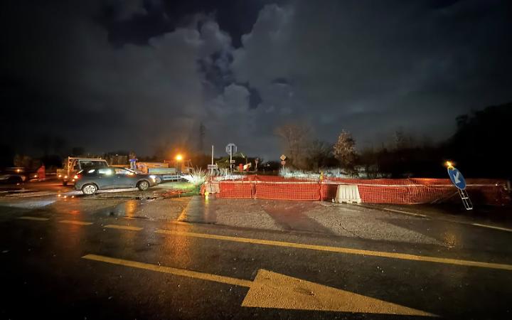 Chiuso il ponte sul torrente Ausente per pericolo crollo
