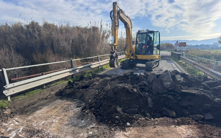 Iniziata la demolizione del ponte dell&rsquo;Ausente
