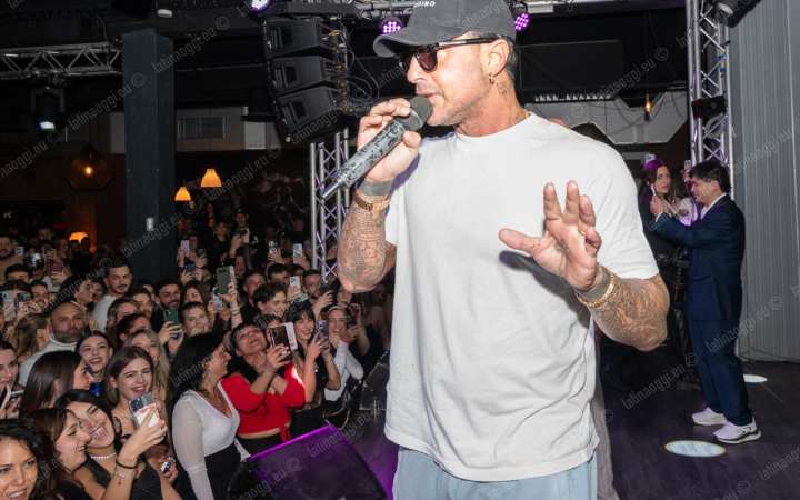 Il ciclone Corona ne ha per tutti: "I 160 milioni di Mediaset? Una intimidazione"