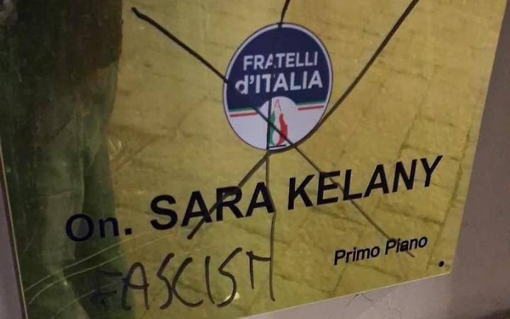 Atto vandalico ai danni dell'onorevole Sara Kelany, sfregiata la targa dell'ufficio
