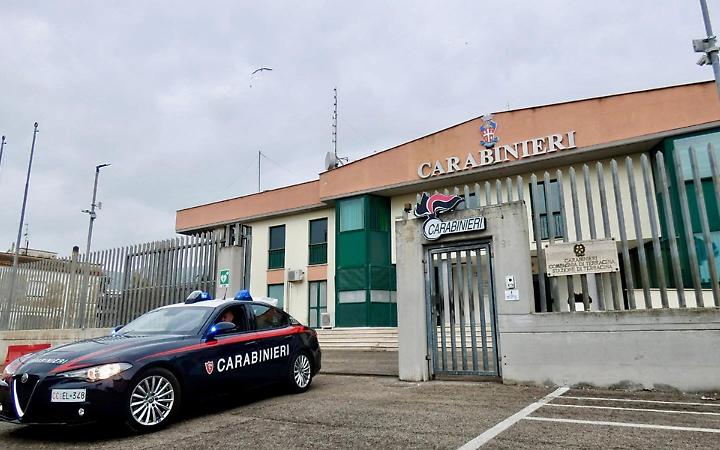 Terracina: disturba i clienti in un bar e minaccia i Carabinieri, denunciato un 48enne