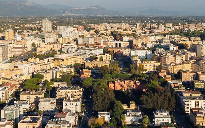 Piazze e spazi vivi: dal centro fragile alla citt&agrave; sostenibile