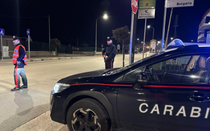 Fermati con 18 grammi di crack e oltre mille euro in contanti. I Carabinieri denunciano un uomo e una donna
