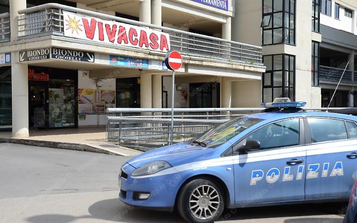 Aggredito uno scout di 15 anni a Latina: mobilitazione contro la violenza davanti al Le Corbusier