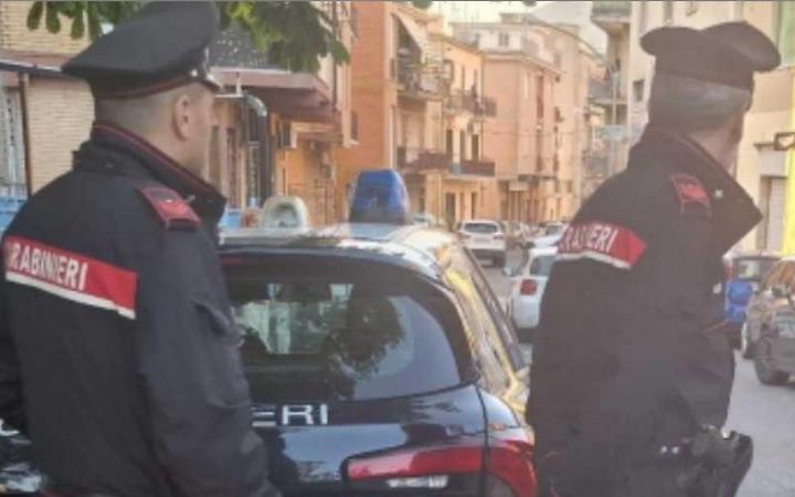 Fermato in auto con coltello e bastone, rifiuta i test antidroga: denunciato