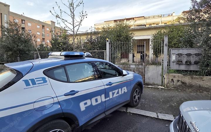 Trovato senza vita in uno stabile abbandonato, era morto da pi&ugrave; di un mese