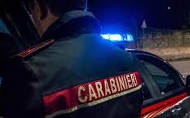 Agguato nella notte a Pontinia, 19enne inseguito e colpito da un gruppo di incappucciati
