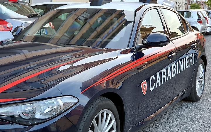 Va a casa dell'ex nonostante il divieto, si ferisce lanciandosi dal balcone