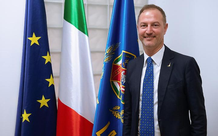 Regione Lazio consegna 100 defibrillatori alla Protezione Civile: formazione BLSD rafforzata per i volontari