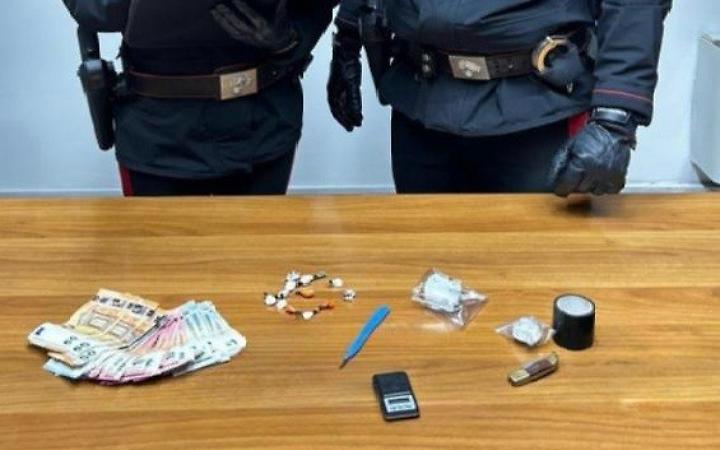 Droga pronta per lo spaccio, arrestato un 19enne