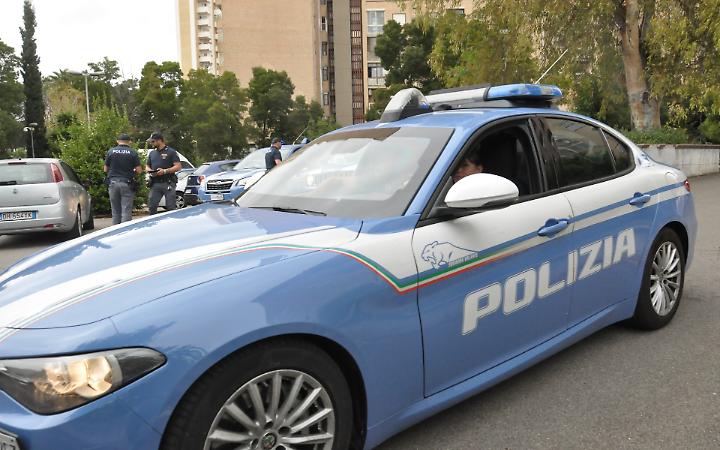 Latina, ruba una tuta in un negozio sportivo: denunciato dalla Polizia di Stato
