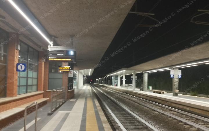 Donna scippata alla stazione ferroviaria, tre stranieri un fuga