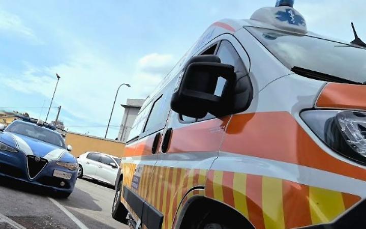 I vicini non lo vedono da tempo e danno l'allarme, era morto in casa da un mese