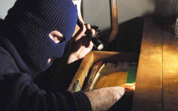 Furti in casa in calo nel Lazio, ma resta l&rsquo;allarme sicurezza: Latina -16% nel 2025