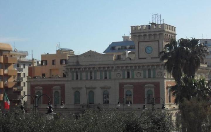 Allarme a Nettuno, finti assistenti sociali chiedono soldi. Il Comune: "E' una truffa"