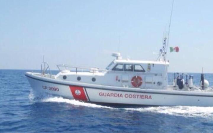 Si ribalta con il kayak al largo di San Felice Circeo, salvato dalla Guardia Costiera