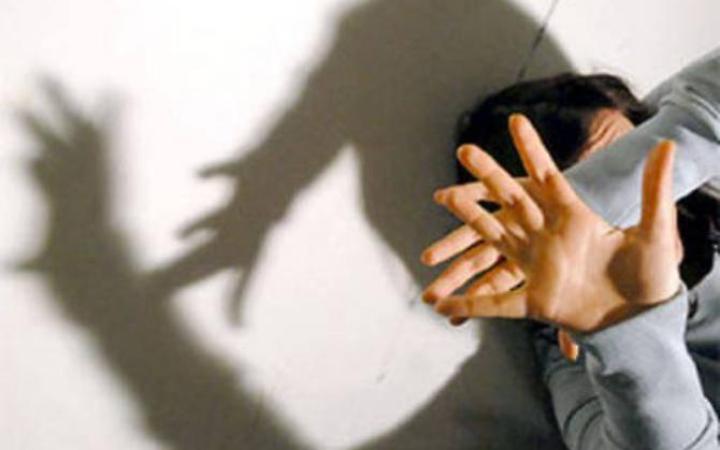 Violenze dalla mamma, le accuse della ragazza